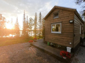 Tiny Lakeside Home Skaulo